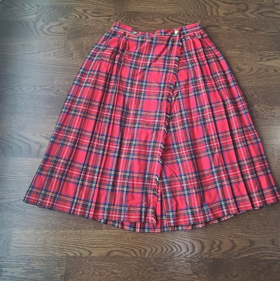 VTG 80' Lady Hazan women's red  Tartan plaid skirt with gold buttons size 14  W - Picture 1 of 7